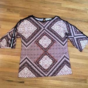 Geometric and floral patterned top!